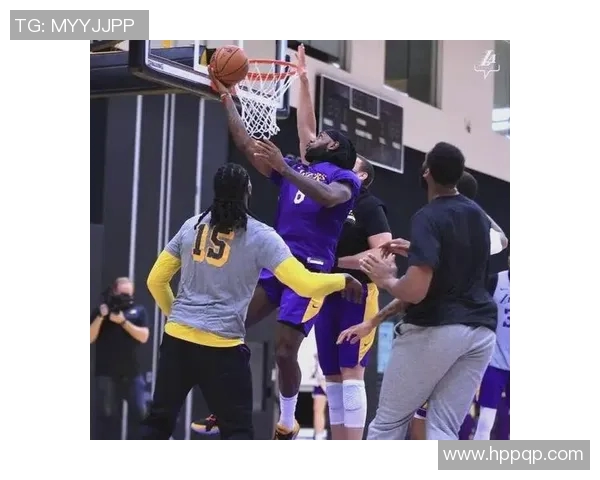 湖人全队备战季后赛，詹姆斯：必须全力以赴为总冠军而战